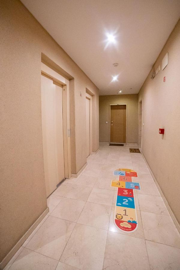 Lovely Apartment Near Airport And Nations Park, With Garage 로르스 외부 사진