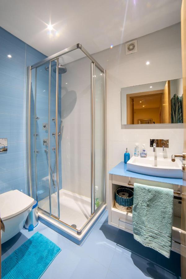 Lovely Apartment Near Airport And Nations Park, With Garage 로르스 외부 사진